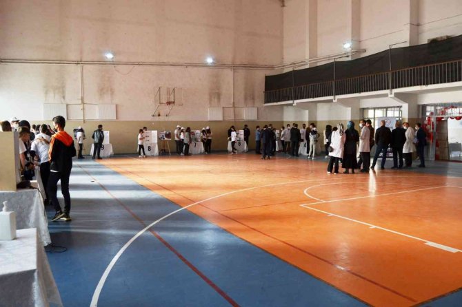 2 Okul Bilim Fuarı Açtı