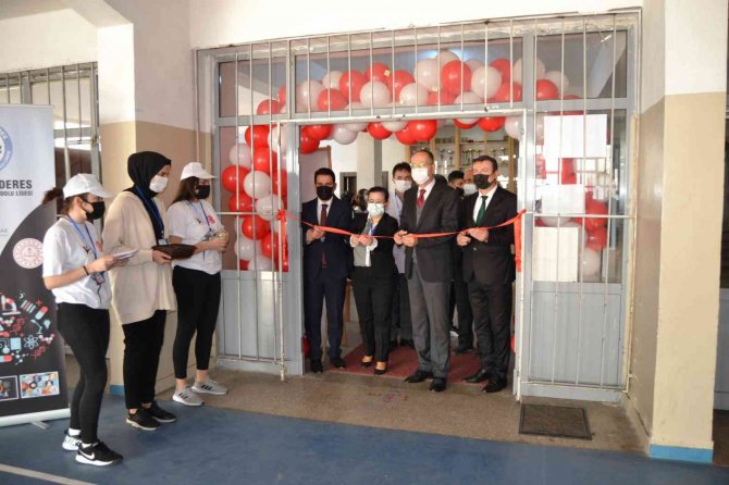 2 Okul Bilim Fuarı Açtı