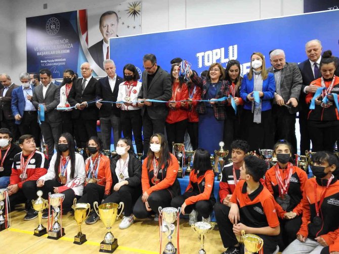 Bakan Kasapoğlu 9 Spor Tesisinin Açılışını Yaptı