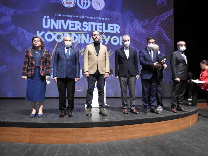 Bakan Kasapoğlu: "Gençlerimiz İçin Her Alanda İş Birliğini Önemsiyoruz"