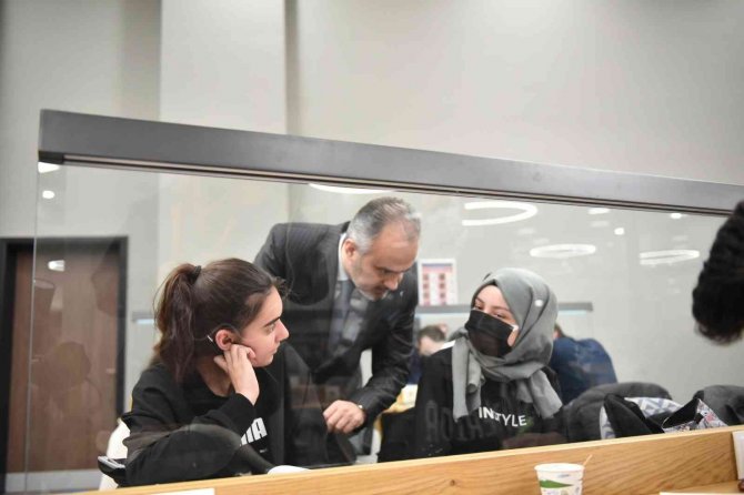 Büyükşehir Çorbasıyla, Kütüphanesiyle Öğrencinin Yanında