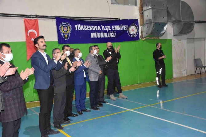 Yüksekova Polisinden Voleybol Ve Satranç Turnuvası