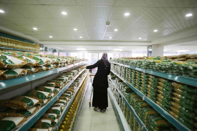 Haliliye’de Sosyal Market Gönüllere Dokunuyor
