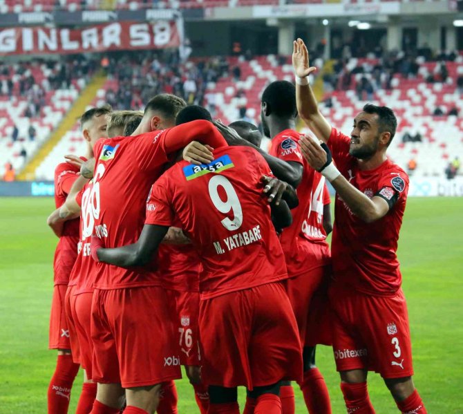 Sivasspor Ligdeki 3. Galibiyetini Aldı
