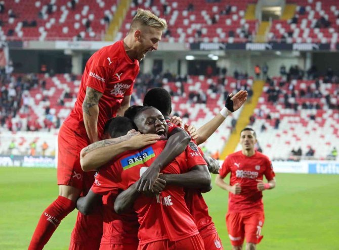 Sivasspor Ligdeki 3. Galibiyetini Aldı