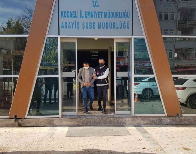 Dolandırıcı 700 Bin Doları Çektirdi, Parayı Alacağı An Suçüstü Yakalandı