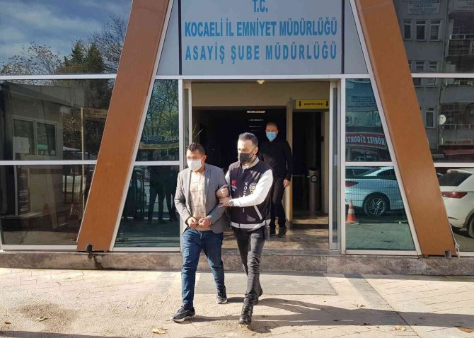 Dolandırıcı 700 Bin Doları Çektirdi, Parayı Alacağı An Suçüstü Yakalandı