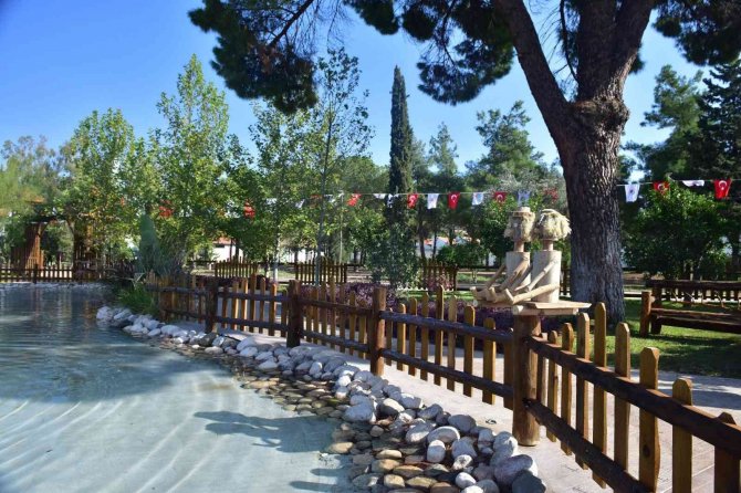 Kepez’de Budanan Ağaç Dalları Sanata Dönüştü