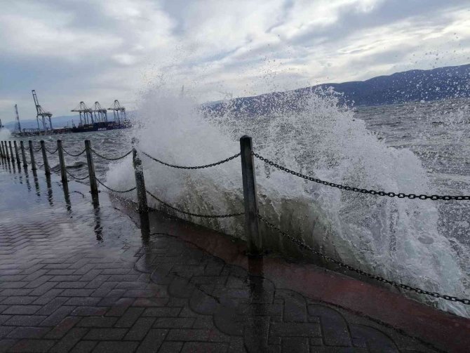Kocaeli’de Lodos Etkili Oluyor