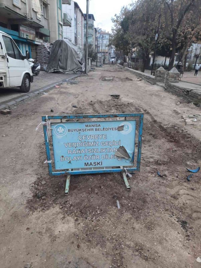 Kula’da Su Birikintilerine Karşı Önlem Alındı