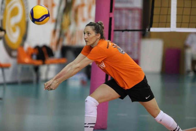Eczacıbaşı Dynavit, Derbiye Hazırlanıyor