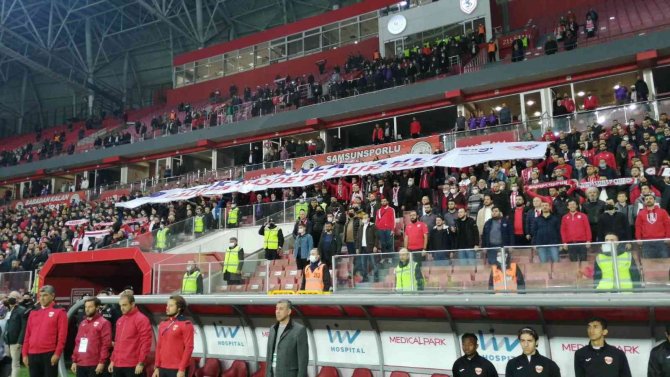 Kadına Şiddete Tribünden Pankartlı Tepki