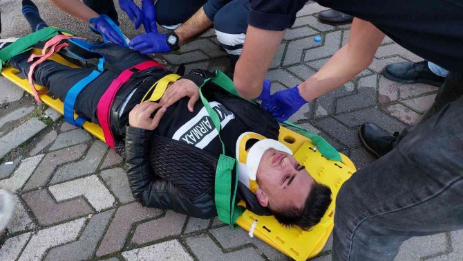 Samsun’da Motosiklet Otomobil İle Çarpıştı: 2 Yaralı