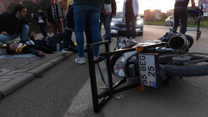 Samsun’da Motosiklet Otomobil İle Çarpıştı: 2 Yaralı