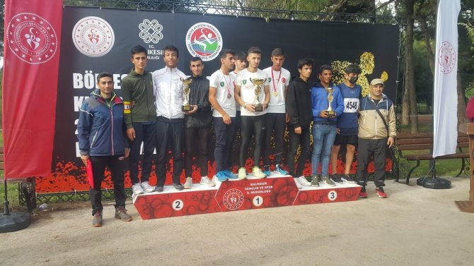 Simavlı Atletler "Bölgesel Kros Ligi"nde İkinci Oldu