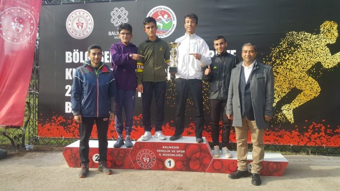 Simavlı Atletler "Bölgesel Kros Ligi"nde İkinci Oldu