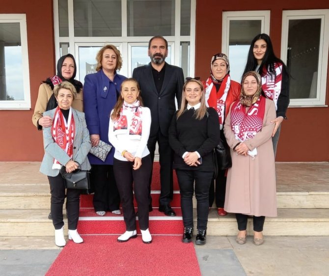 Sivasspor’a Kadın Taraftarlardan Moral Ziyareti