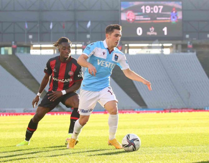 Spor Toto Süper Lig: Fatih Karagümrük: 0 - Trabzonspor: 1 (İ̇lk Yarı)