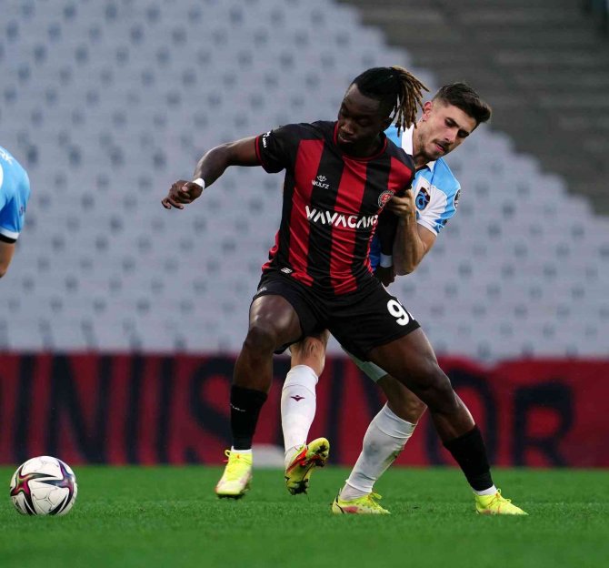 Spor Toto Süper Lig: Fatih Karagümrük: 0 - Trabzonspor: 2 (Maç Sonucu)