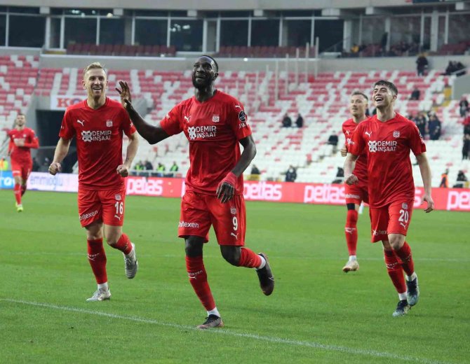 Spor Toto Süper Lig: Dg Sivasspor: 2 - Hatayspor: 0 (İ̇lk Yarı)