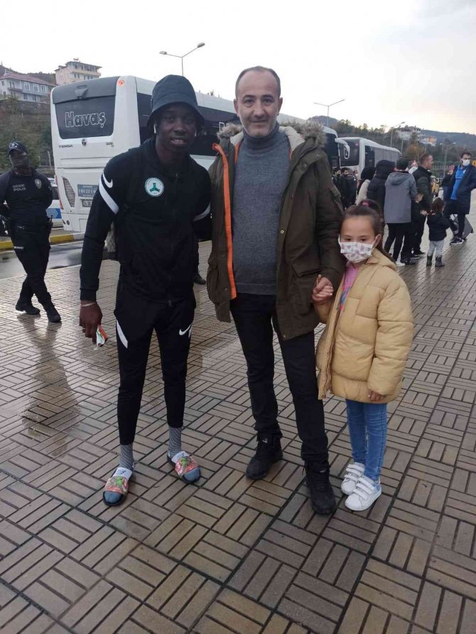 Gzt Giresunspor’u Taşıyan Uçak Pisti Pas Geçti