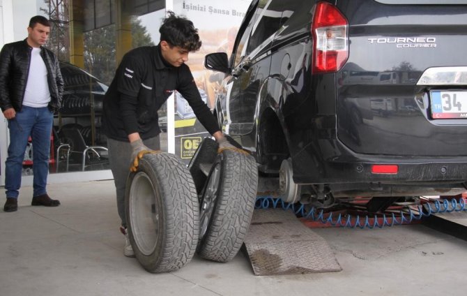 Zorunlu Kış Lastiği Uygulaması Öncesi Oto Lastikçilerde Yoğunluk