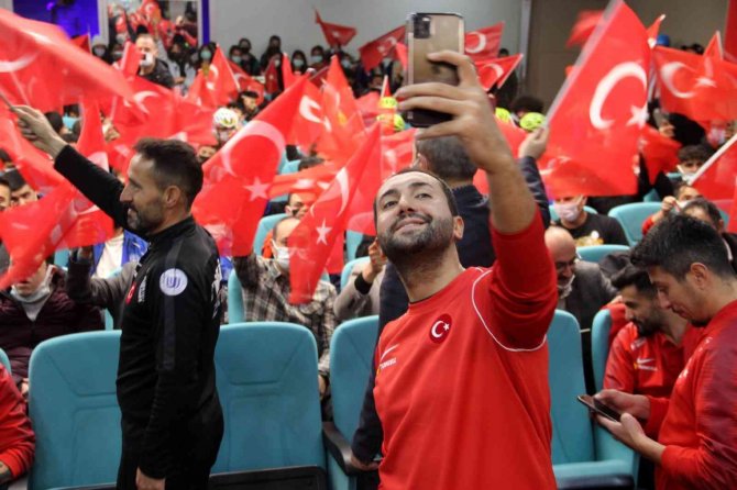 Ampute Futbol Milli Takımı Sivas’ta Gençlerle Buluştu