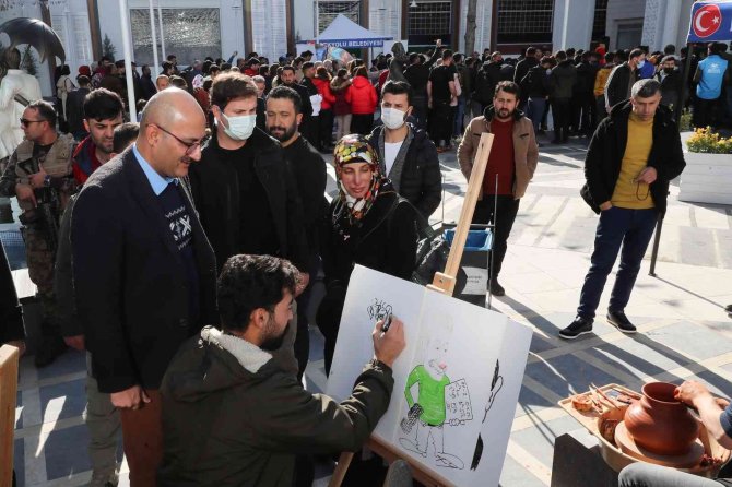 İ̇ranlı Turistlerden Heykel Sanatına Büyük İlgi