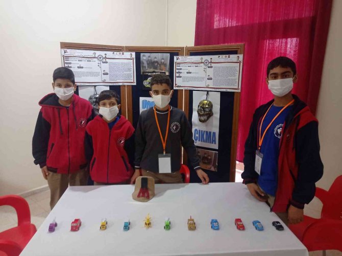 Kozan’da Tübitak 4006 Bilim Fuarı