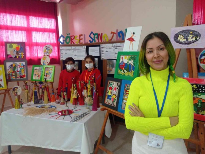 Kozan’da Tübitak 4006 Bilim Fuarı