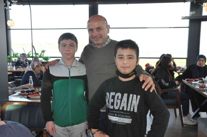 Oral, Güreşçilerle Buluştu
