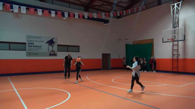 Basketbolcu Genç Kızlar Bölge Turnuvasına Hazırlanıyor