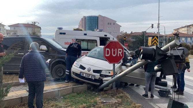 Araç İçerisinde Sıkışan Kadın Güçlükle Çıkarıldı