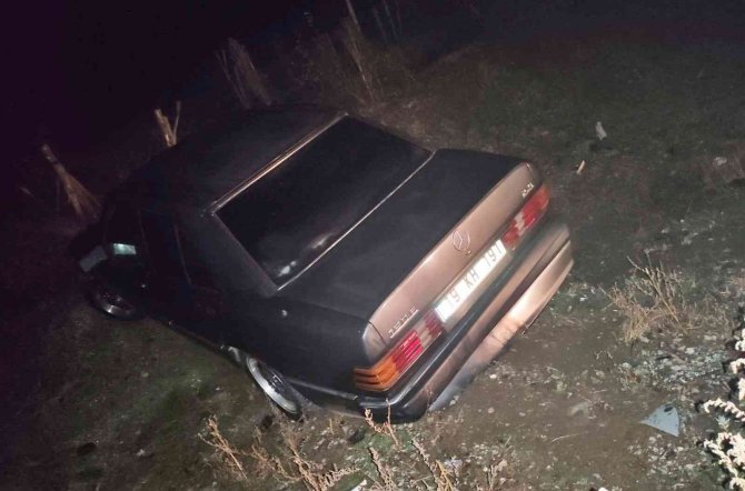 Otomobil Şarampole Düştü, Burnu Bile Kanamadan Kurtuldu