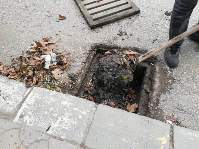 Yağışlar Öncesinde Yağmur Suyu Kanalları Temizlendi