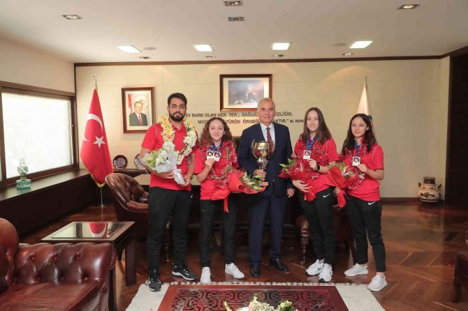 Bir Şampiyonlukta Balkanlar’dan