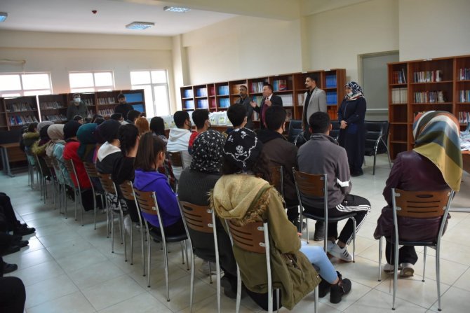 Bağlar Belediyesinden Üniversite Adaylarına Ücretsiz Eğitim Seti