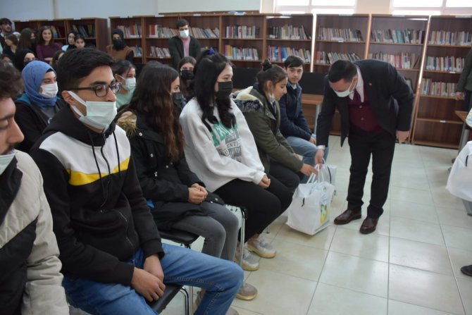 Bağlar Belediyesinden Üniversite Adaylarına Ücretsiz Eğitim Seti