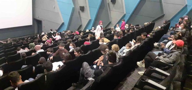 Kasım’da 700 Çocuk Sinema İle Buluştu