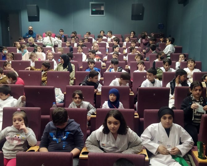 Kasım’da 700 Çocuk Sinema İle Buluştu