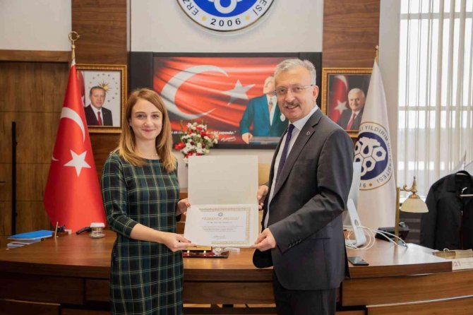 Ebyü’de Eğitmenlere Teşekkür Belgesi Verildi