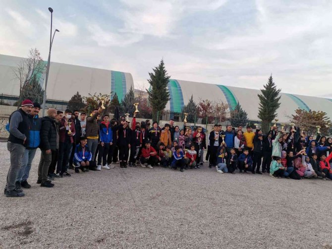 Öğretmenler Dart Ve Bocce Turnuvasında Stres Attı