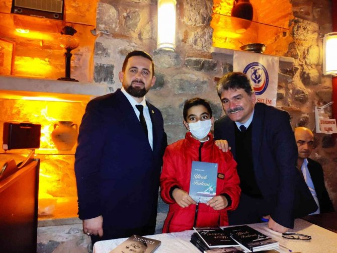 300 Yetimin Yüzünü Güldüren İmza Günü