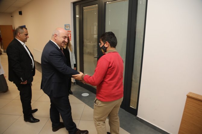 Başkan Bıyık, Öğrencileri Yalnız Bırakmıyor