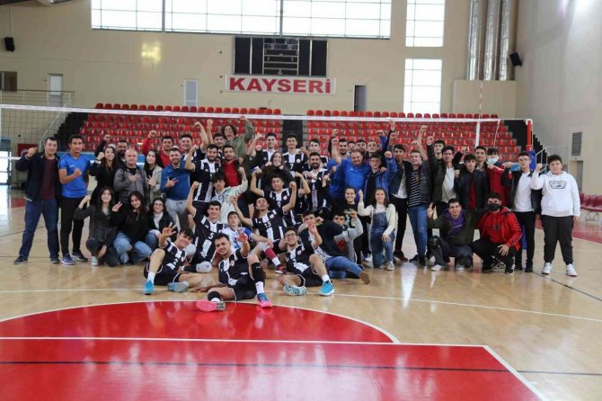 Hürriyet Mtal Evinde Kazandı