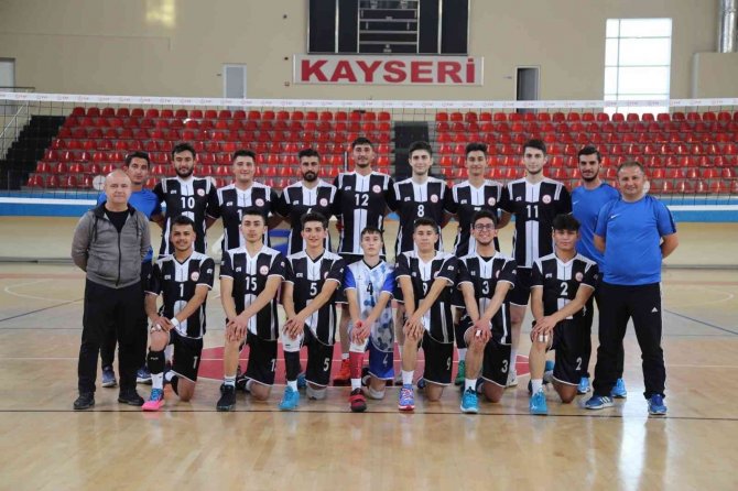 Hürriyet Mtal Evinde Kazandı