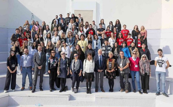 Uluslararası Öğrenciler İ̇zmir’in Lezzetleriyle Hem Eğlendi Hem Öğrendi