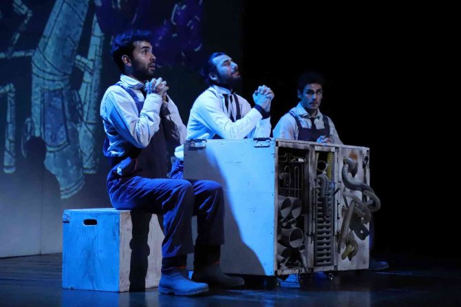 ‘Joko’nun Doğum Günü’ Kartal’da İzleyenleri Büyüledi