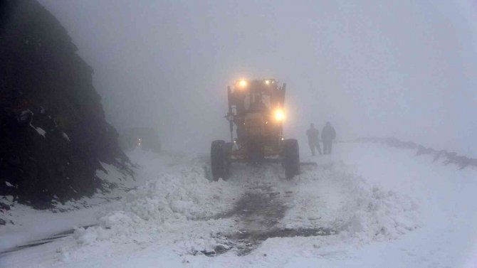 Muş’ta 10 Köy Ve 21 Mezra Yolu Ulaşıma Açıldı