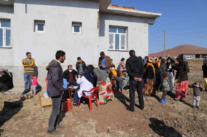 Karacadağ’da Mevsimlik Tarım İşçileri Aşılanıyor